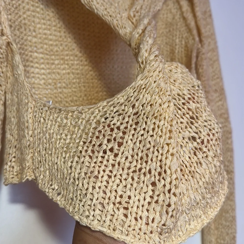 Long-sleeve Backless crop-top - Picture 3 of 4